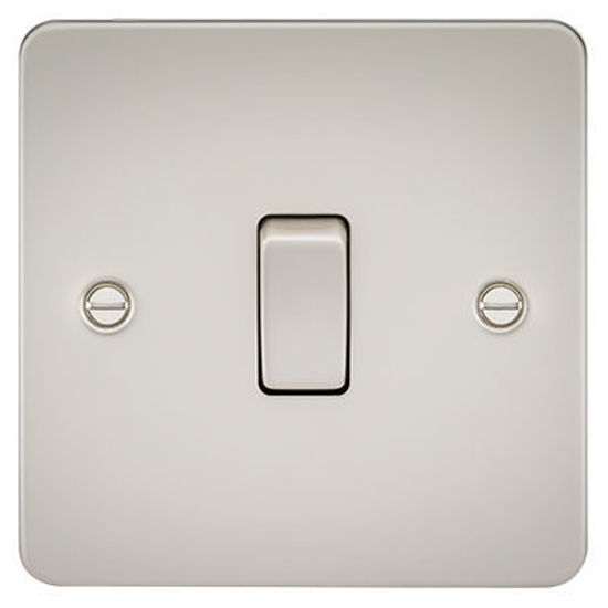 Picture of Flat Plate 10AX 1G Intermediate Switch - Pearl